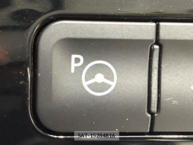 Toyota PRIUS 2018-04 8797152-5