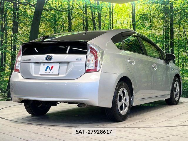 Toyota PRIUS 2014-08 8797175-16