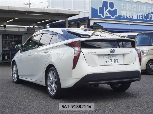 Toyota PRIUS 2017-12 8797155-2