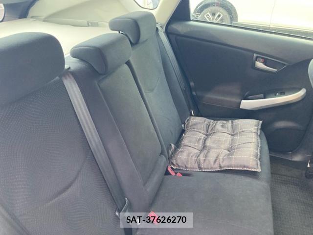 Toyota PRIUS 2013-10 8797193-12
