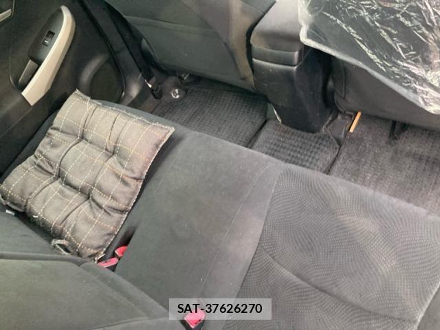 Toyota PRIUS 2013-10 8797193-13