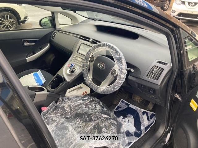 Toyota PRIUS 2013-10 8797193-14