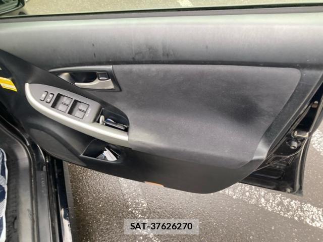 Toyota PRIUS 2013-10 8797193-15