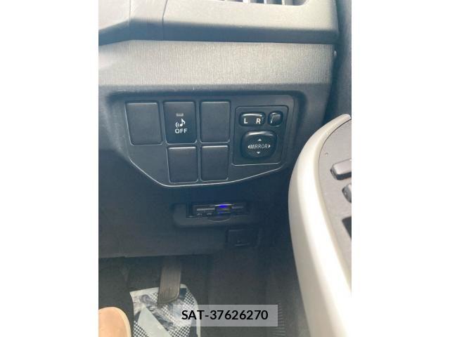 Toyota PRIUS 2013-10 8797193-22