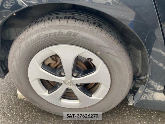 Toyota PRIUS 2013-10 8797193-5