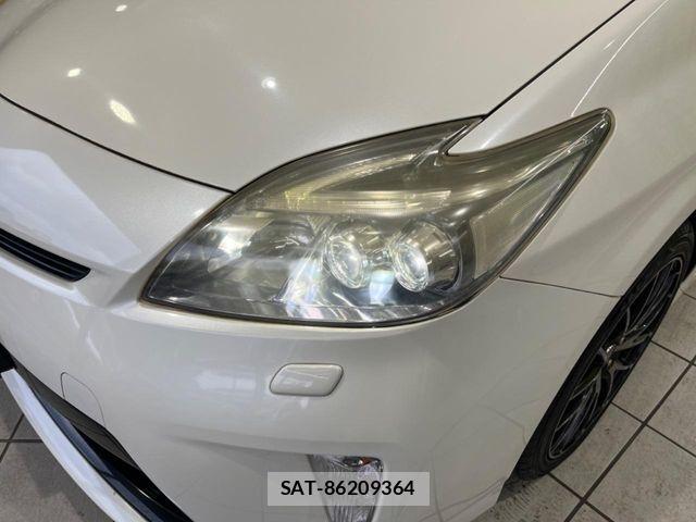 Toyota PRIUS 2013-11 8797160-11