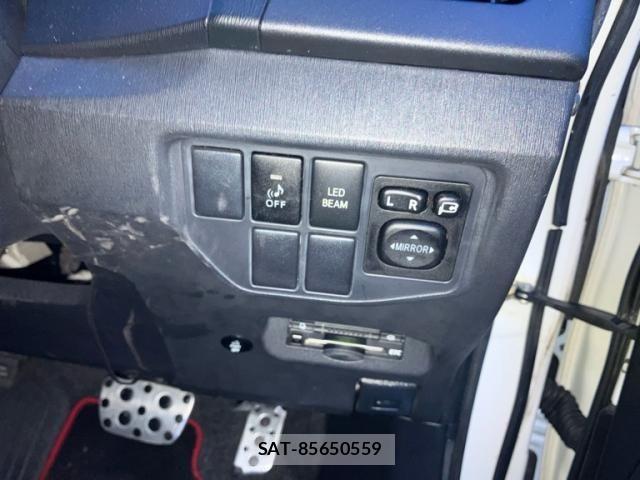 Toyota PRIUS 2015-06 8797178-11
