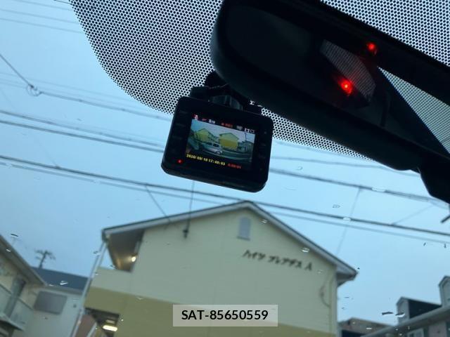 Toyota PRIUS 2015-06 8797178-17