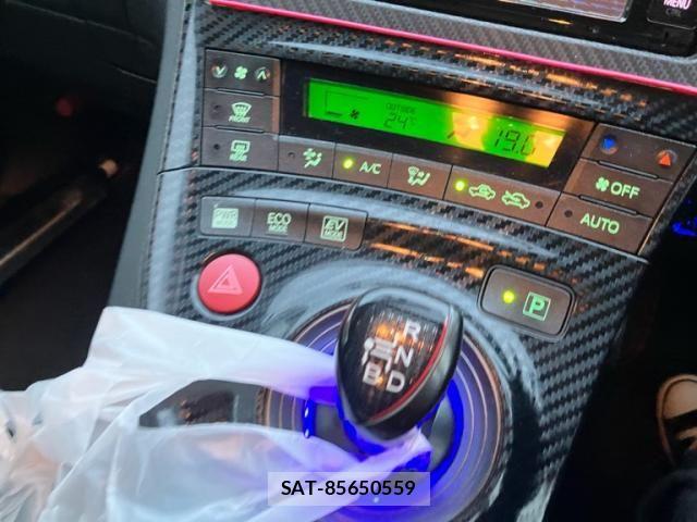 Toyota PRIUS 2015-06 8797178-18
