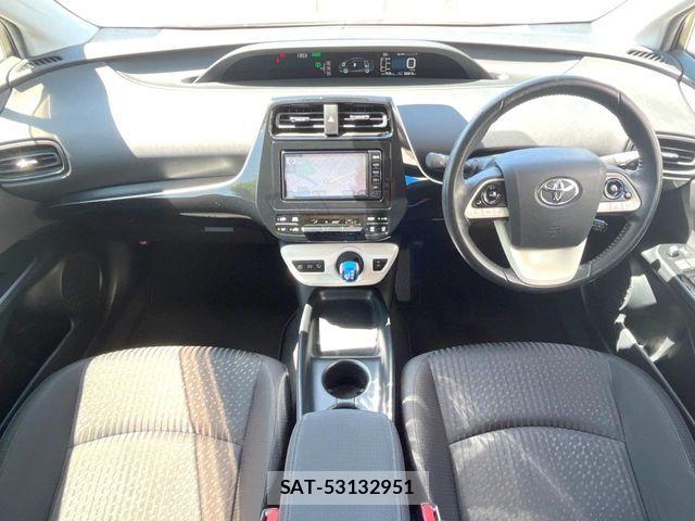 Toyota PRIUS 2017-06 8797150-1