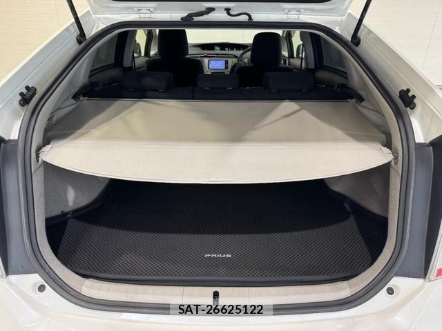 Toyota PRIUS 2012-03 8797171-13