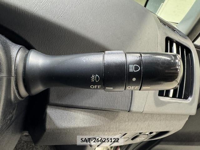 Toyota PRIUS 2012-03 8797171-18