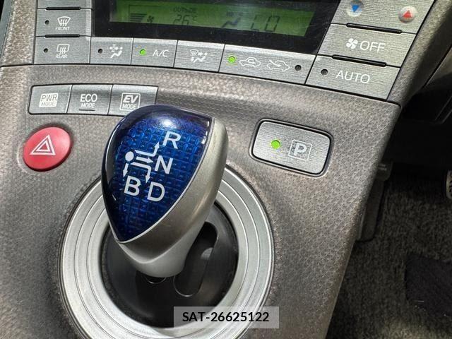 Toyota PRIUS 2012-03 8797171-21