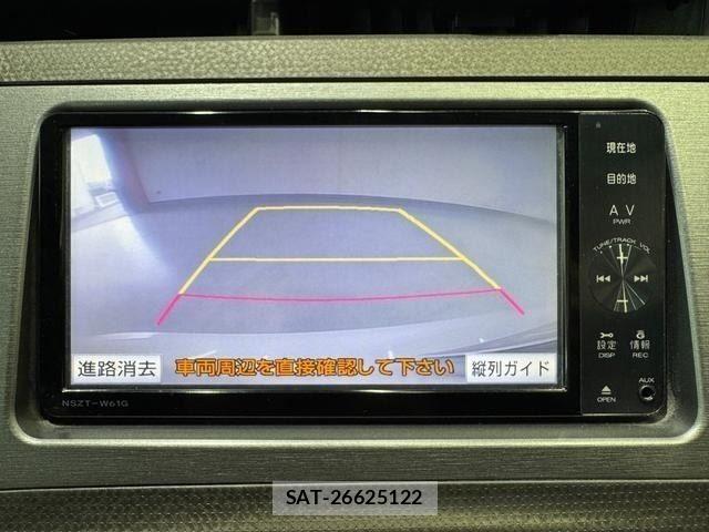 Toyota PRIUS 2012-03 8797171-24