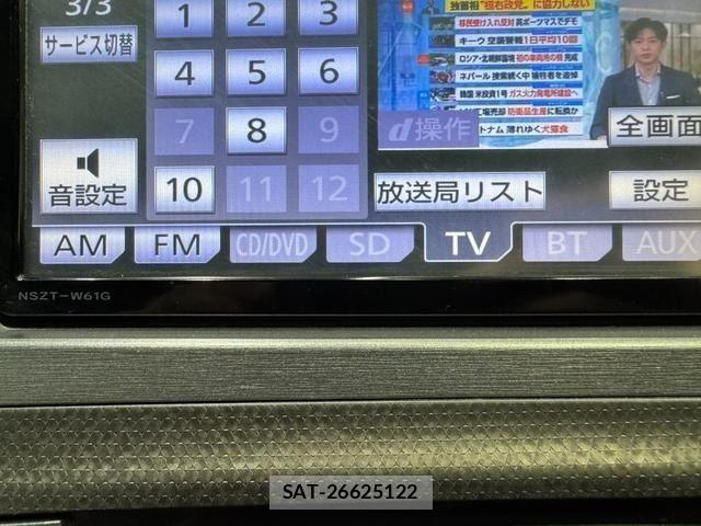 Toyota PRIUS 2012-03 8797171-26