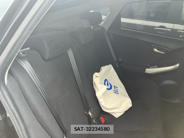 Toyota PRIUS 2015-11 8797177-9