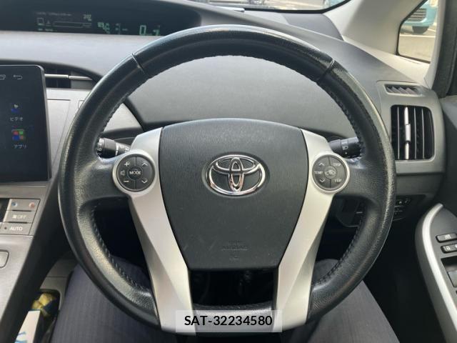 Toyota PRIUS 2015-11 8797177-12