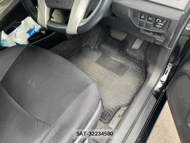Toyota PRIUS 2015-11 8797177-13