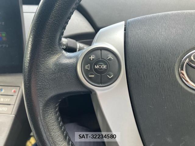 Toyota PRIUS 2015-11 8797177-14