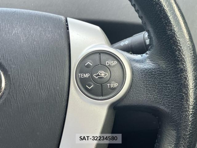 Toyota PRIUS 2015-11 8797177-15