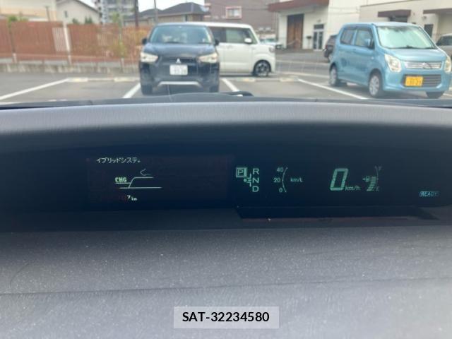 Toyota PRIUS 2015-11 8797177-17
