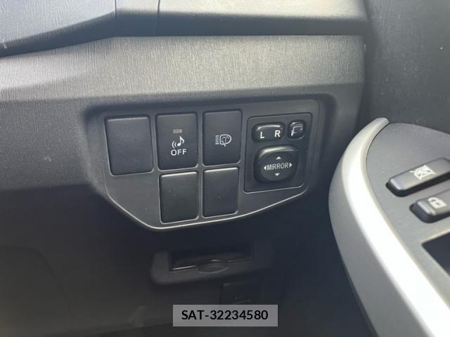 Toyota PRIUS 2015-11 8797177-18