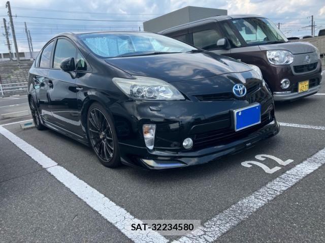 Toyota PRIUS 2015-11 8797177-1