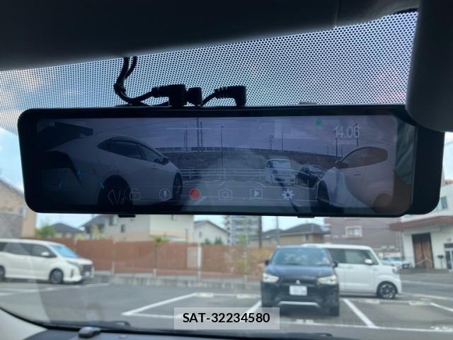 Toyota PRIUS 2015-11 8797177-21