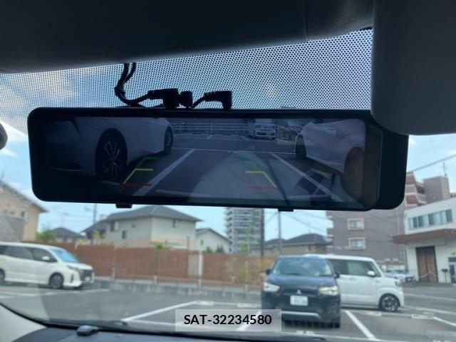 Toyota PRIUS 2015-11 8797177-22