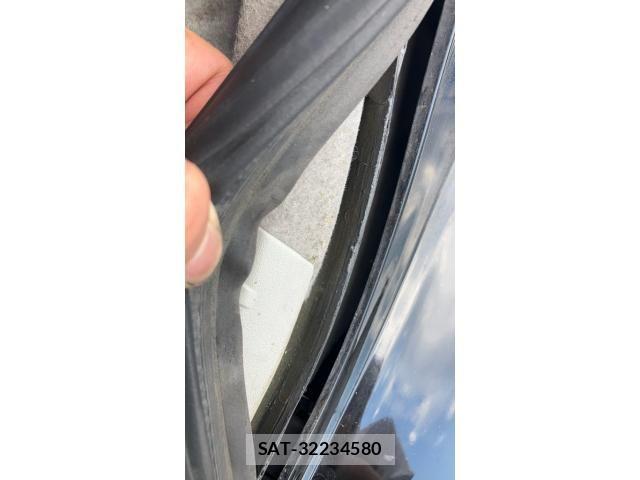 Toyota PRIUS 2015-11 8797177-26