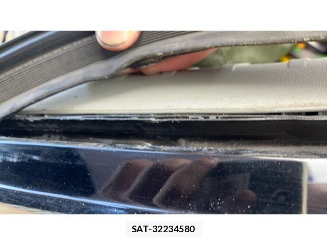 Toyota PRIUS 2015-11 8797177-27