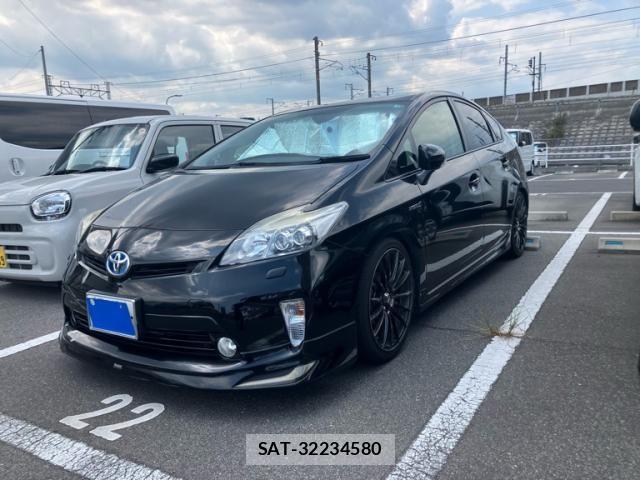 Toyota PRIUS 2015-11 8797177-2