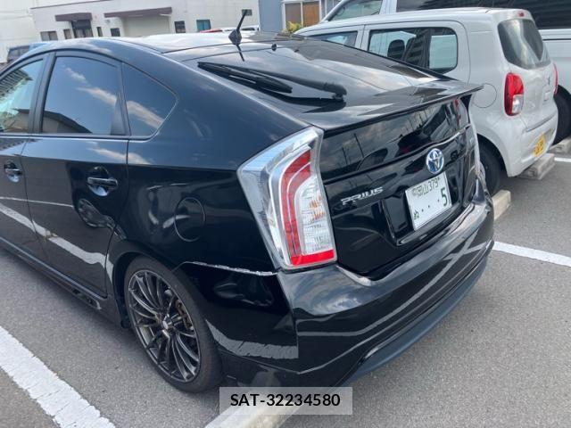 Toyota PRIUS 2015-11 8797177-8