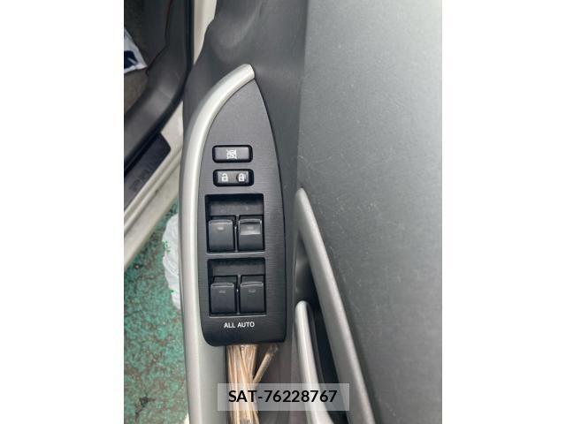 Toyota PRIUS 2011-03 8797192-19