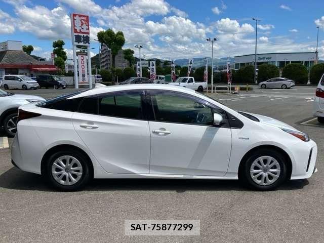 Toyota PRIUS 2019-06 8797149-14