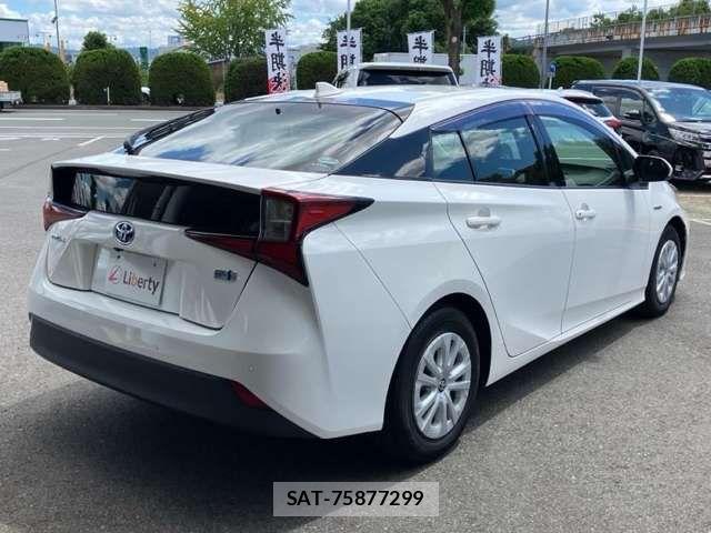 Toyota PRIUS 2019-06 8797149-15