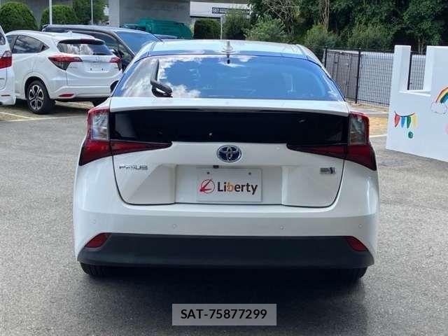 Toyota PRIUS 2019-06 8797149-16