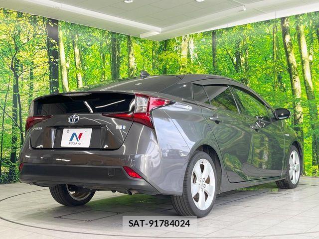 Toyota PRIUS 2019-07 8797158-16