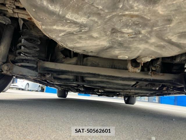 Toyota PRIUS 2014-06 8797184-11