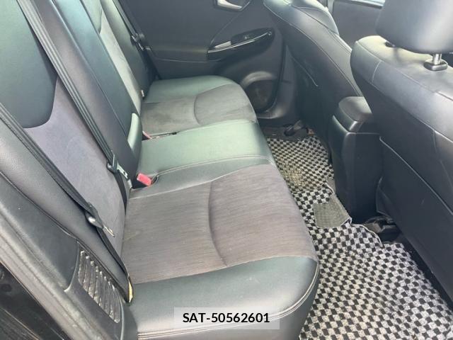 Toyota PRIUS 2014-06 8797184-16
