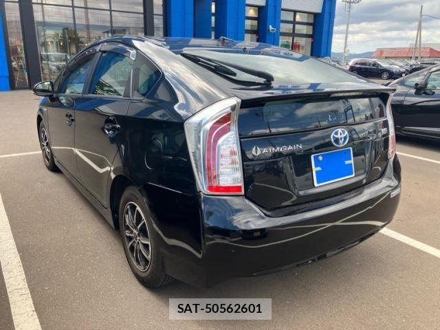 Toyota PRIUS 2014-06 8797184-1