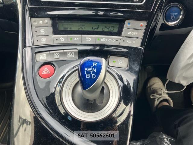 Toyota PRIUS 2014-06 8797184-20