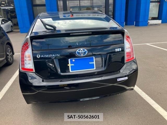 Toyota PRIUS 2014-06 8797184-4