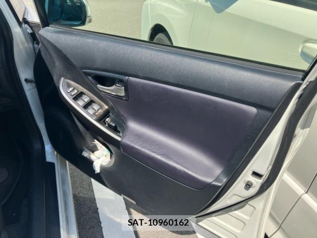 Toyota PRIUS 2014-03 8797176-11