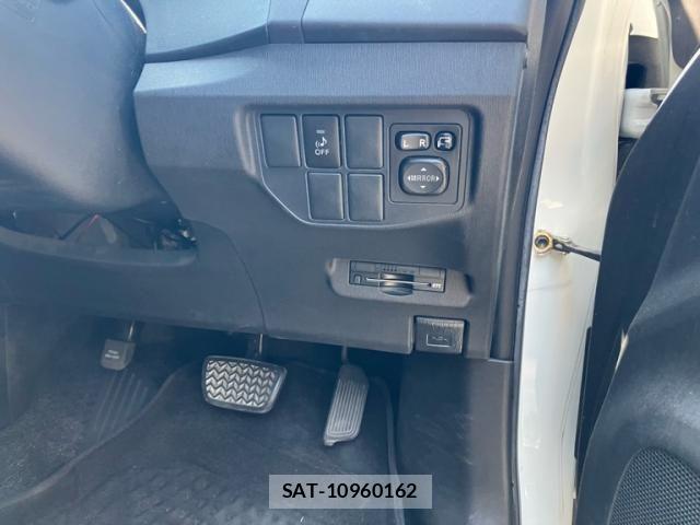 Toyota PRIUS 2014-03 8797176-12