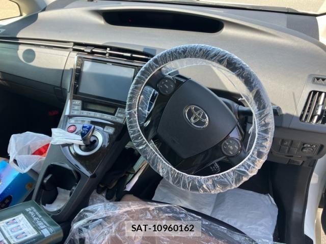 Toyota PRIUS 2014-03 8797176-14