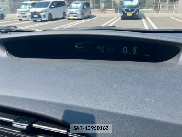 Toyota PRIUS 2014-03 8797176-19