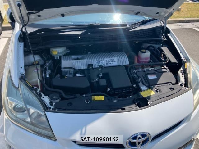 Toyota PRIUS 2014-03 8797176-24