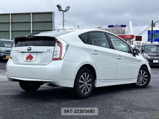 Toyota PRIUS 2014-01 8797167-2