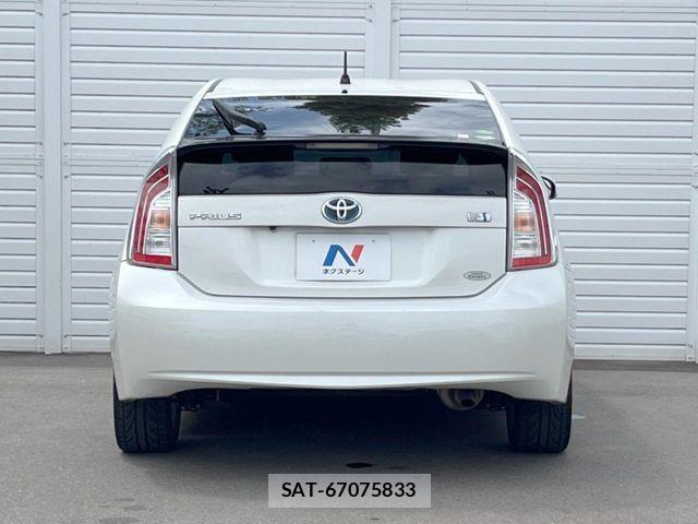 Toyota PRIUS 2013-12 8797174-14